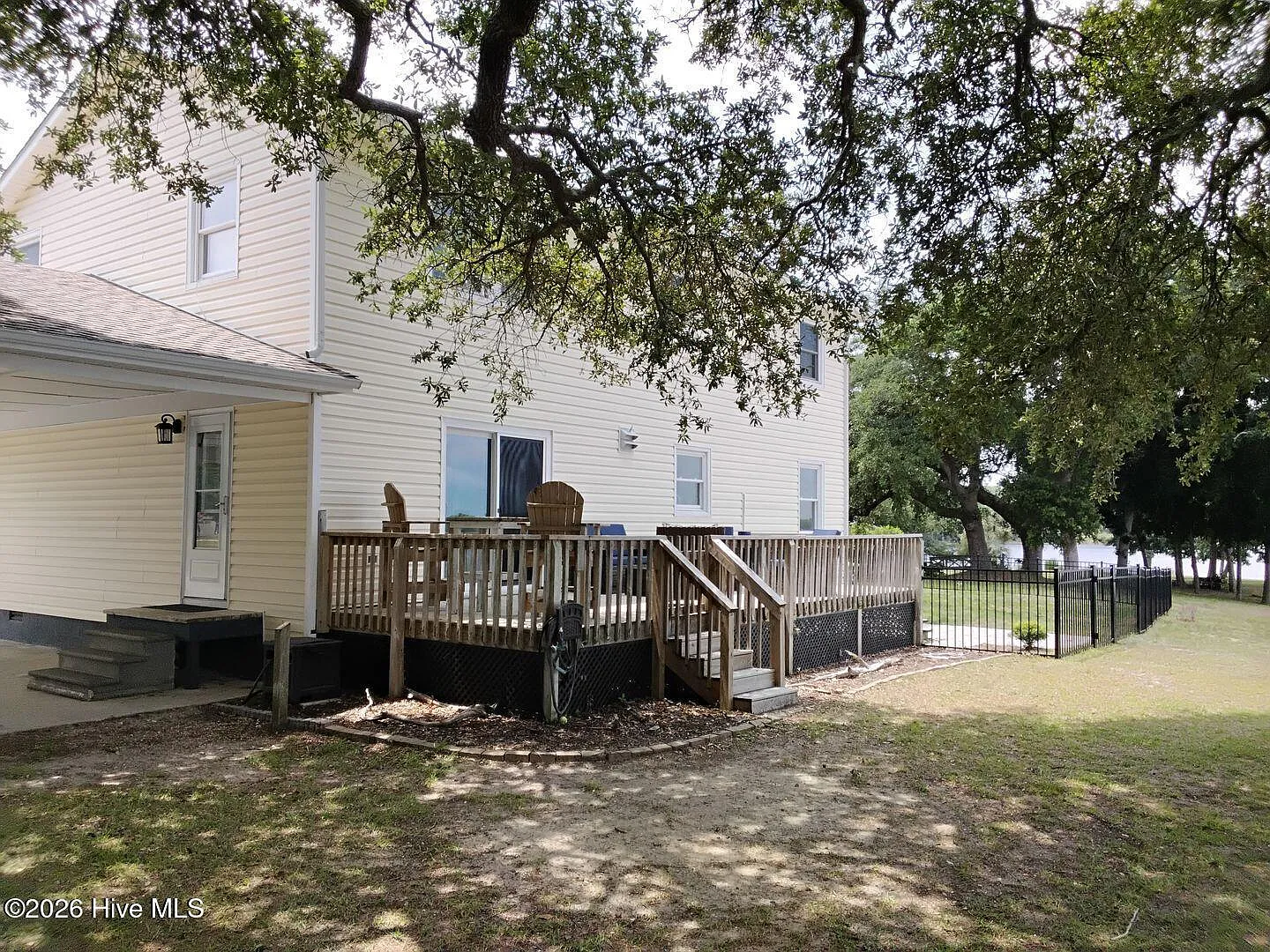 4 bed, 2.0 bath, $2,950 — Photo 2