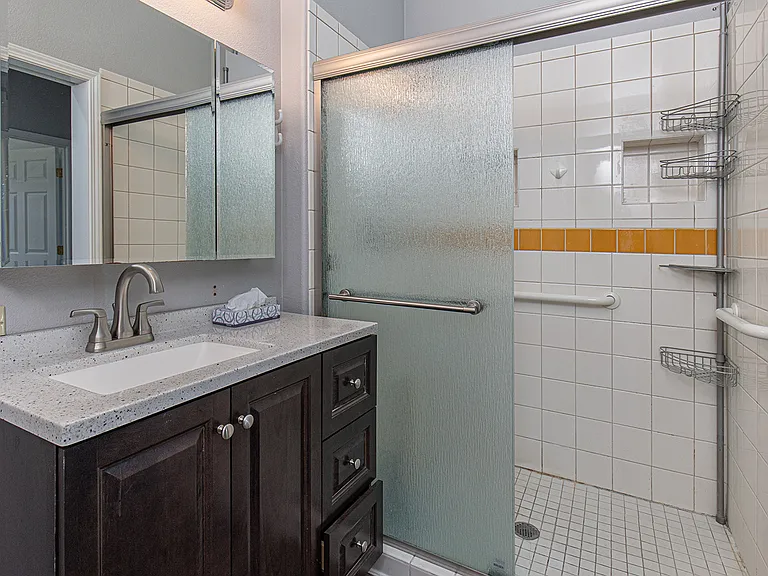 40 Sunshine Ct #3 — Photo 12