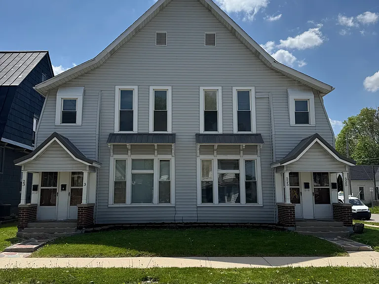 523-525 W Charles St #523 — Photo 1