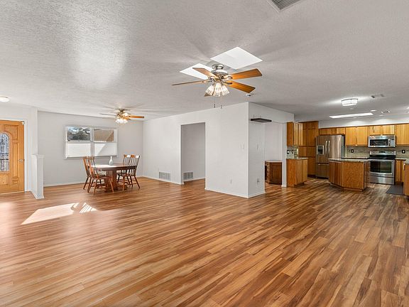 3rd image of 6625 Gisele Dr NE