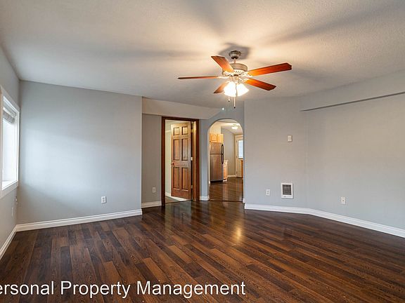 3rd image of 403 W McLoughlin Blvd