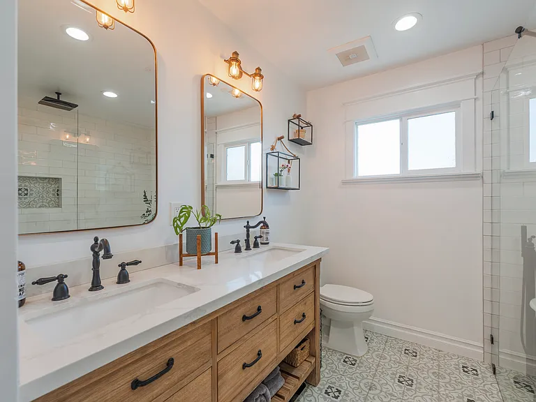 246 N Stevens St — Photo 19