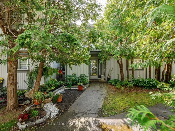 12 Dawson Dr #407, Collingwood, ON L9Y 5B4