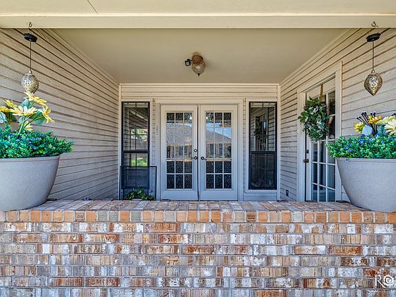 3rd image of 3413 Sequoia Cir