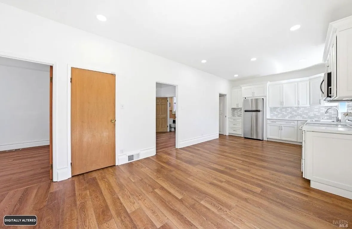 3 bed, 1300 sqft, $2,550 — Photo 3