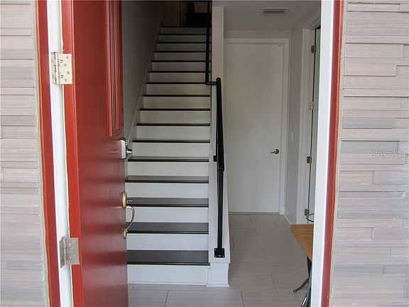 5th image of 822 2nd Ave N