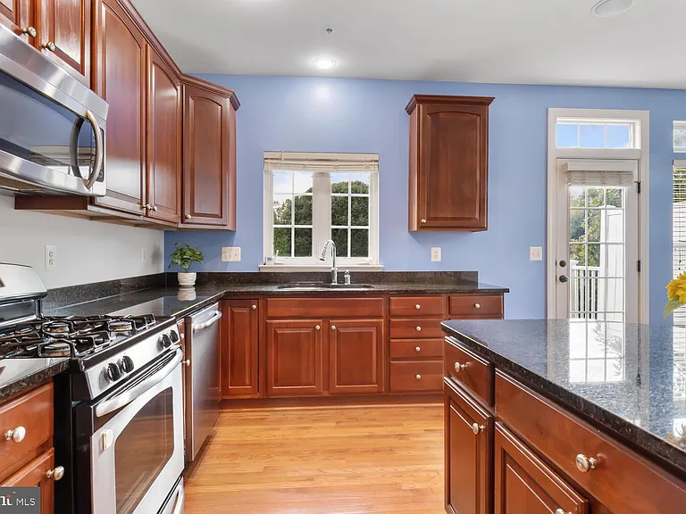 300 Dixon St #308 — Photo 13
