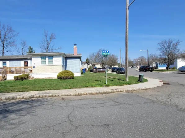 1 Dickens Rd, North Brunswick, NJ 08902