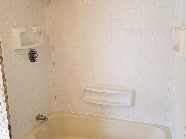  153 Woodbine St 1stFlr 2Bed NEWFlooring NEWPaint NOPets Storage Prkg — Photo 10