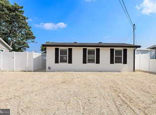 11 Charles Blvd, Manahawkin, NJ 08050