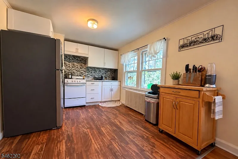 2 bed, 1.0 bath, $2,000 — Photo 3
