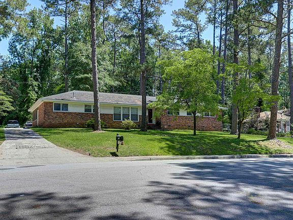 2nd image of 616 Amberley Rd