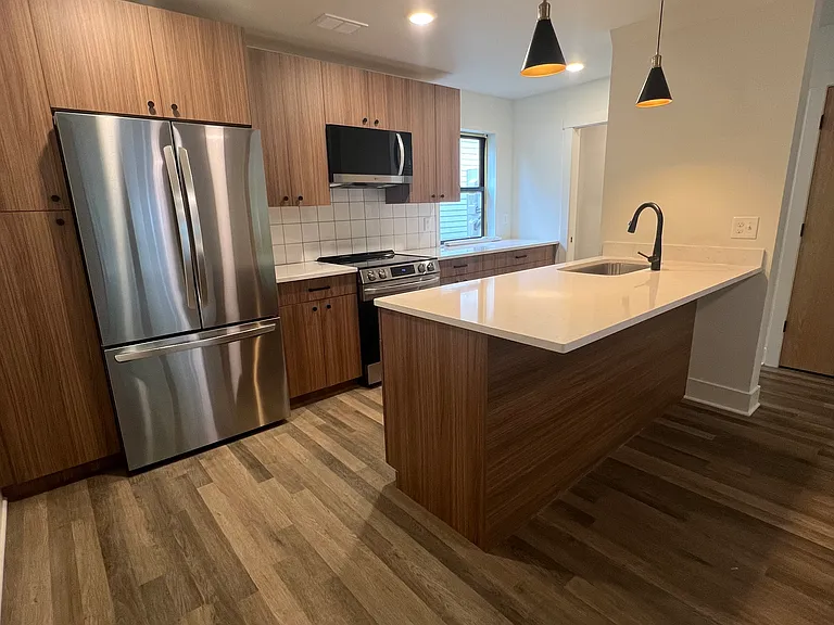 135 W 46th St — Photo 3
