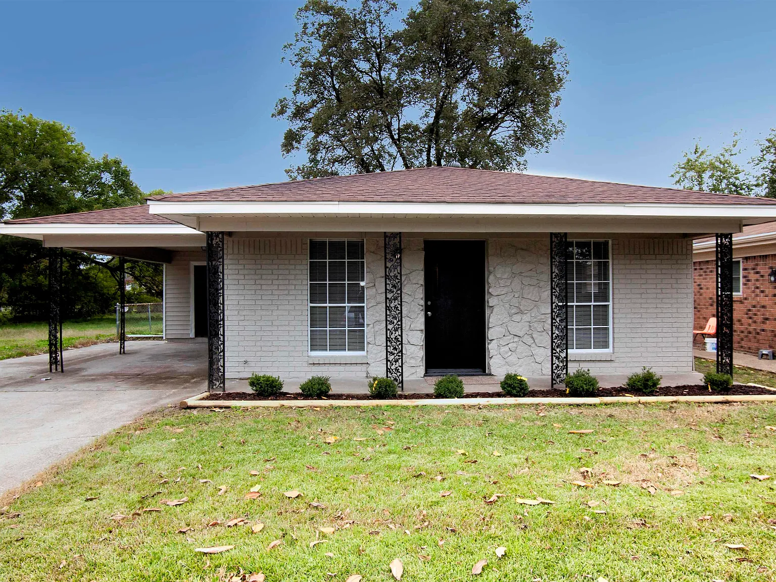 3 bed, 1.0 bath, 984 sqft, $1,095 — Photo 1