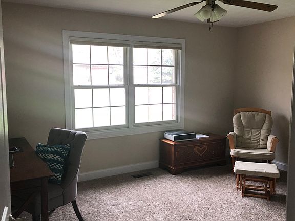 4th image of 1326 W Clarewood Ave