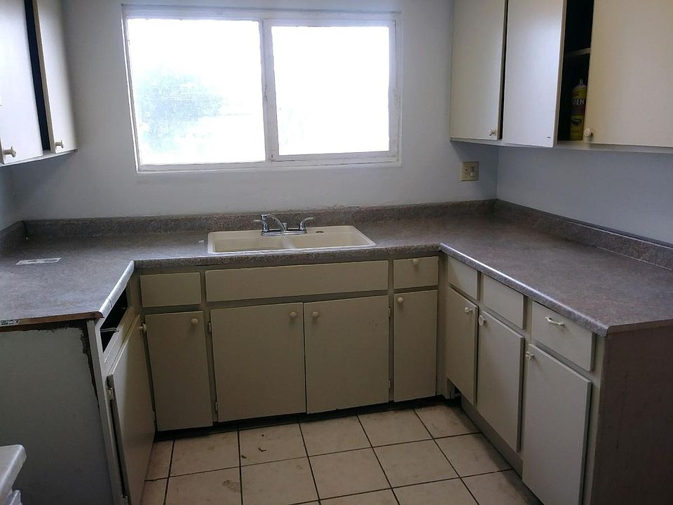 2nd image of 4911 Greensboro Way