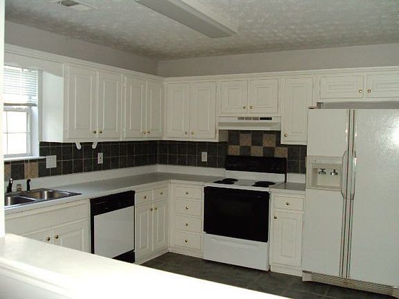 2nd image of 712 River Valley Dr