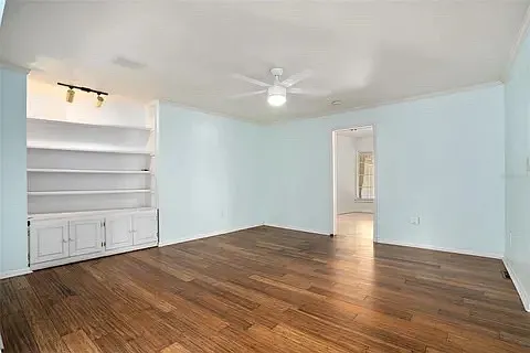 1820 Oak Ln — Photo 16