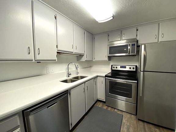 3rd image of 8143 S Cottonwood Hills Cir