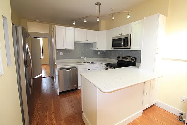 Rented by Compass | media 22