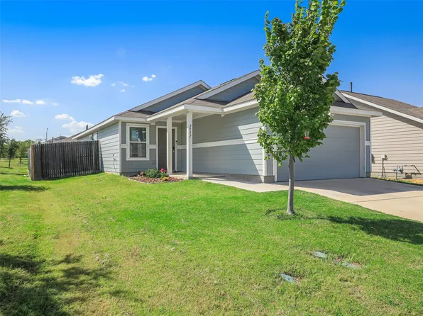 2932 Dora Dr, Fort Worth, TX 76119