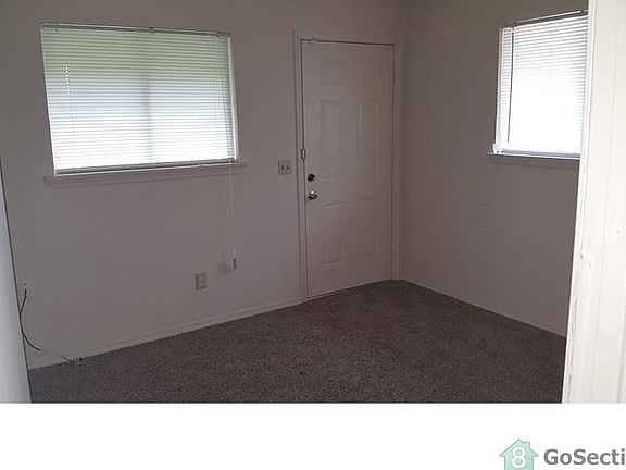 3rd image of 1425 NE Grand Blvd