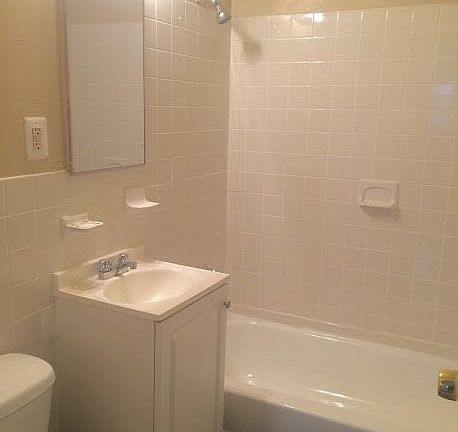 5th image of 2090 Mohegan Ave APT 1D