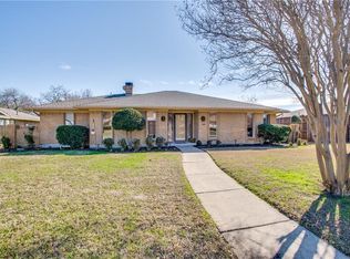 1606 Valleycrest Ln, Carrollton, TX 75006