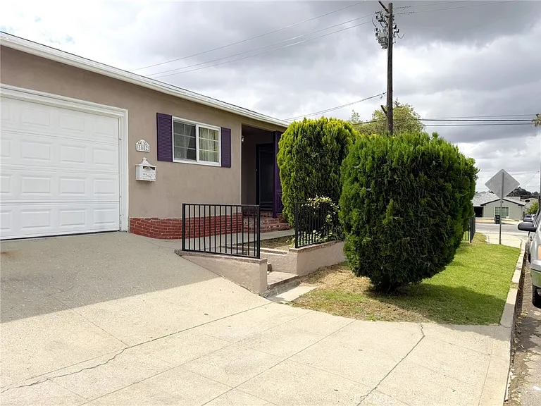 3082 Thurin Ave — Photo 4