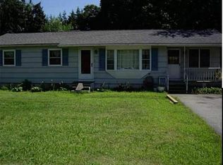 18 Johnny Cake Rd E, Niantic, CT 06357