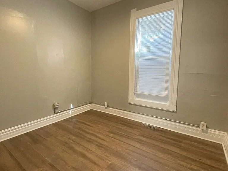 847 Clark St — Photo 11