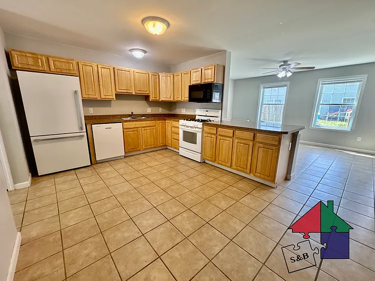 55 Southerberry Dr #105 — Photo 6