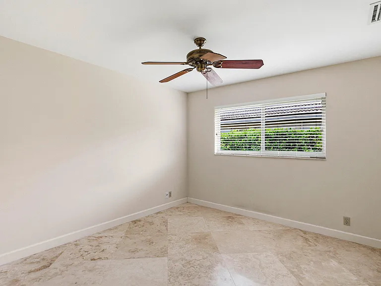 4720 NW 28th Ave — Photo 45