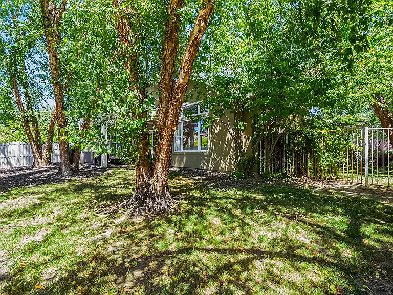 246 W Colchester Dr — Photo 51