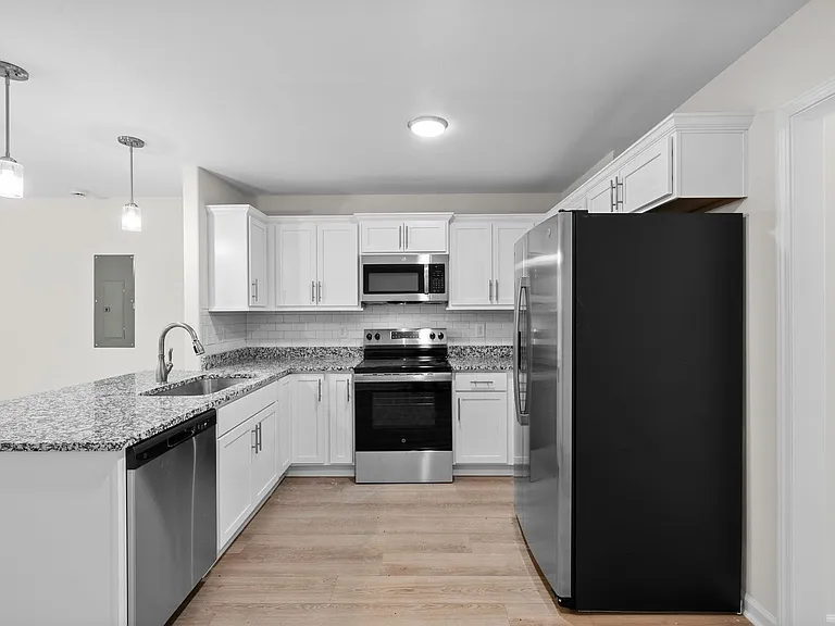 947 Wall St — Photo 8