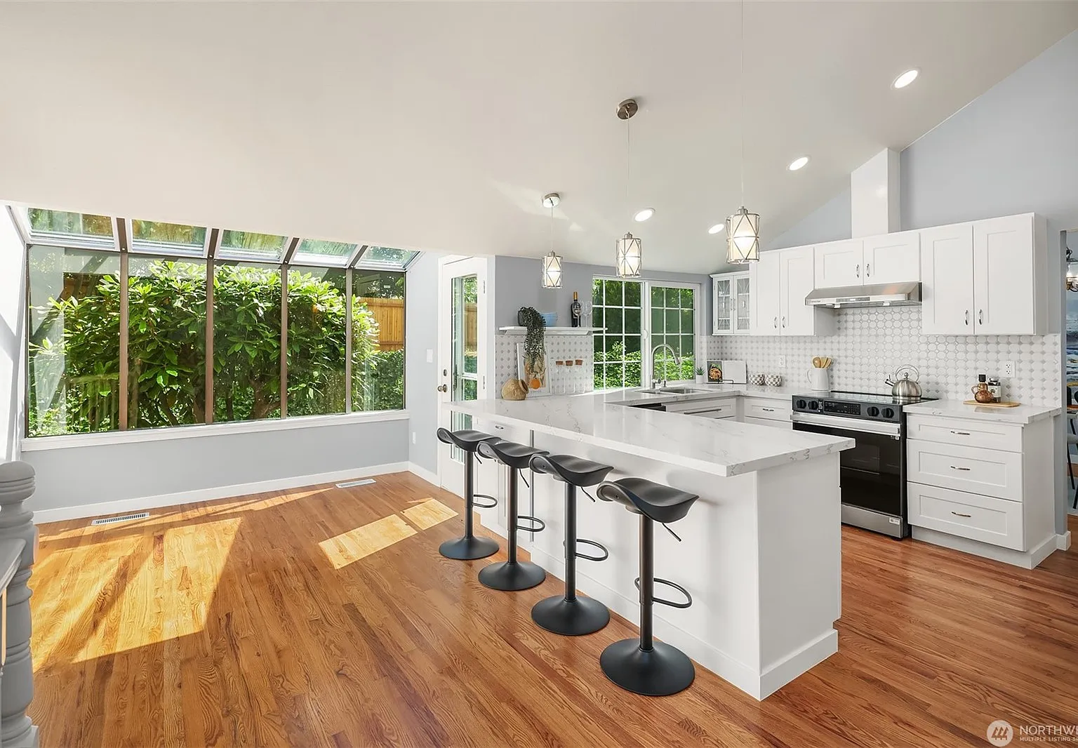 3 bed, 2.5 bath, 2170 sqft, $3,550 — Photo 4