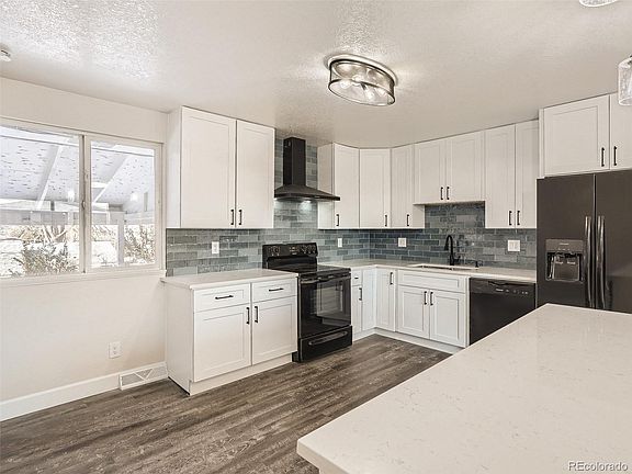 3rd image of 6571 Benton Cir