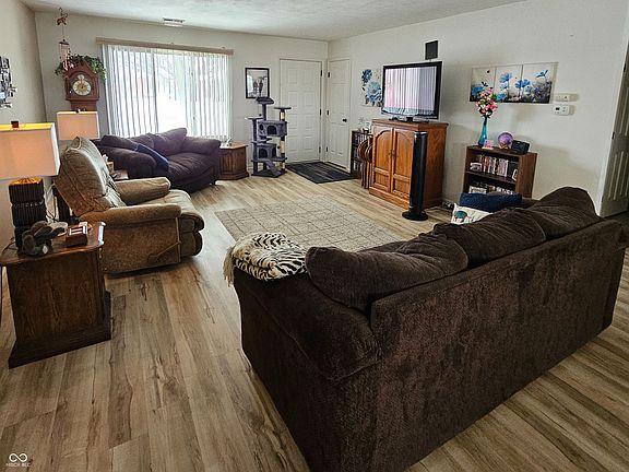 3rd image of 4010 Carolina Dr