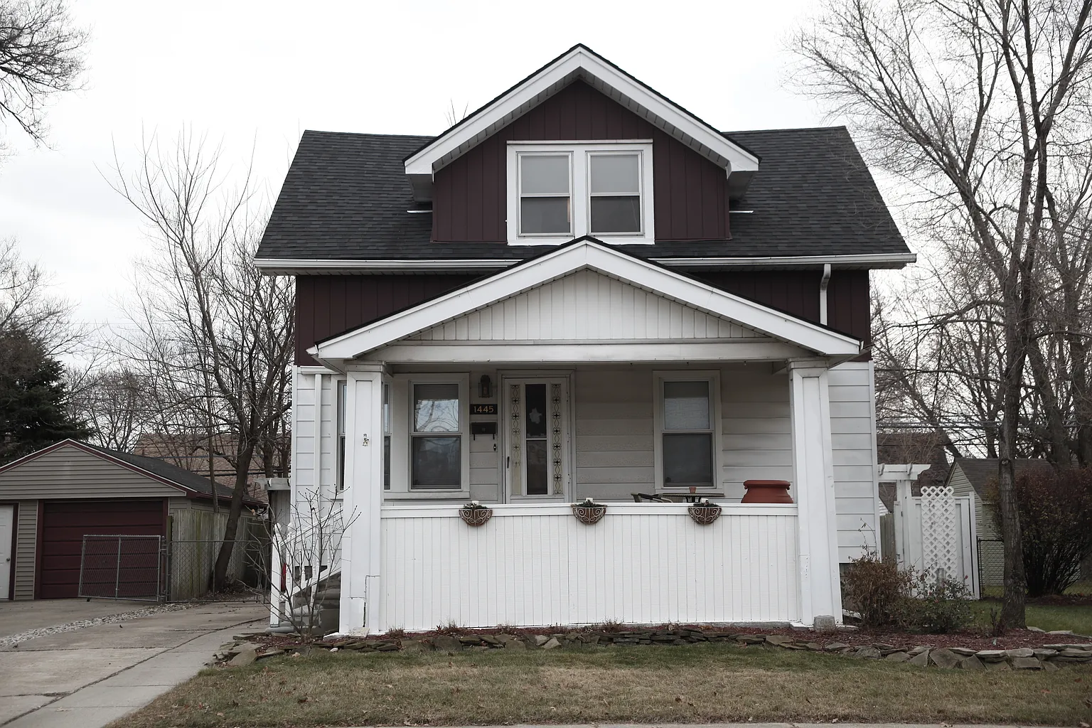 1445 W Troy Ave photo 1
