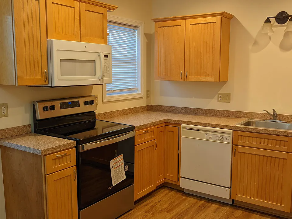 40 Winthrop St #2