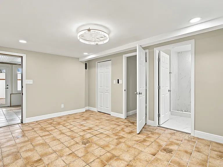 1704 Paine Ave — Photo 12