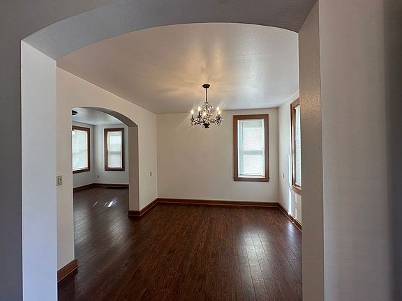 3rd image of 200 N Lincoln St #1
