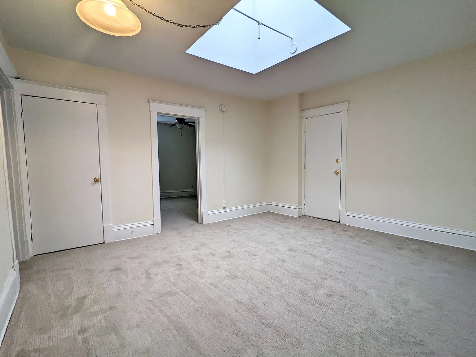2401 Dupont Ave S — Photo 4