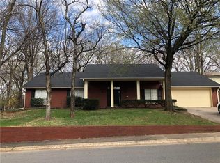 2042 N Ball Ave, Fayetteville, AR 72703