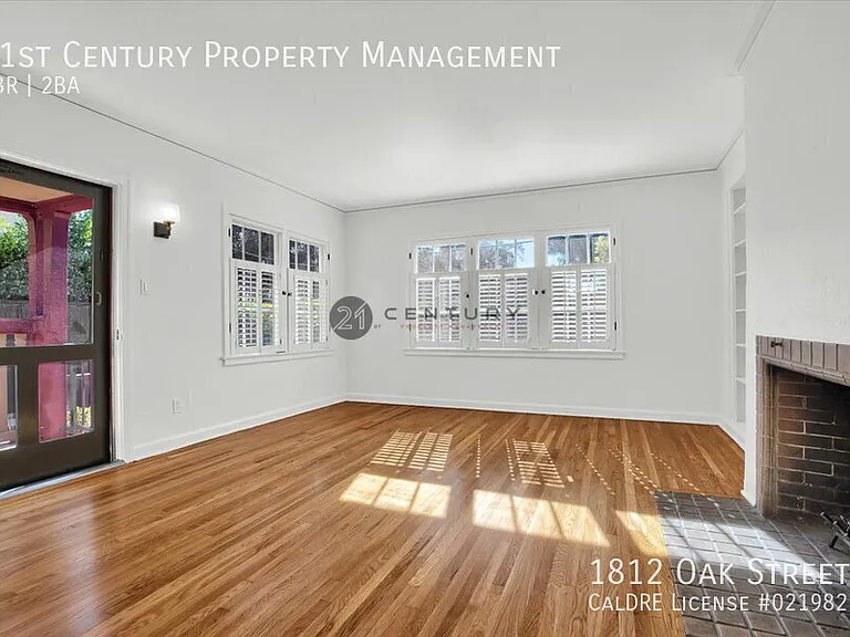 1812 Oak St — Photo 7