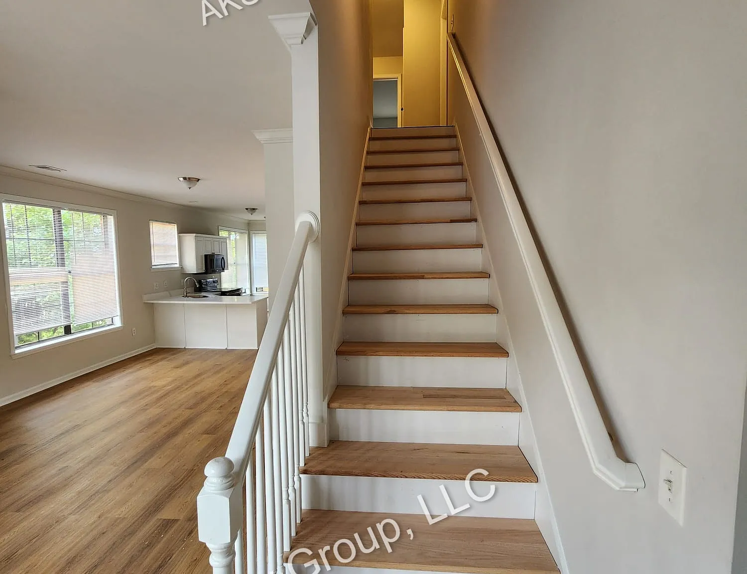 4 bed, 3.5 bath, 2424 sqft, $2,395 — Photo 2