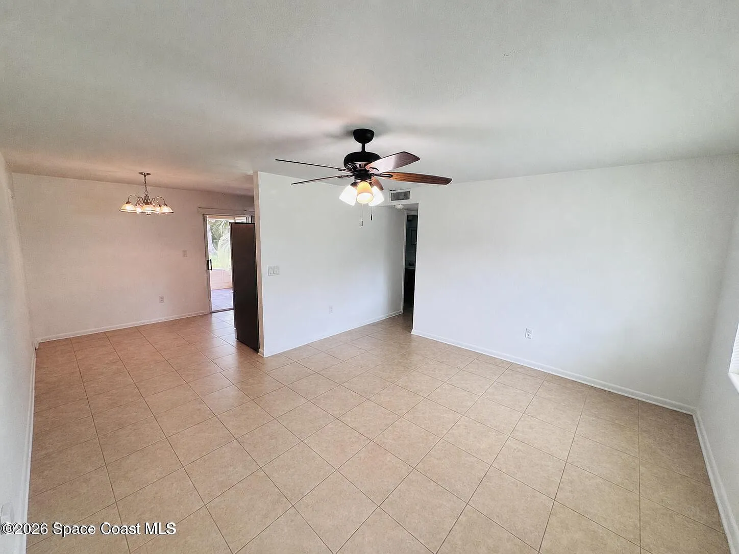 3 bed, 2.0 bath, 1048 sqft, $2,050 — Photo 3