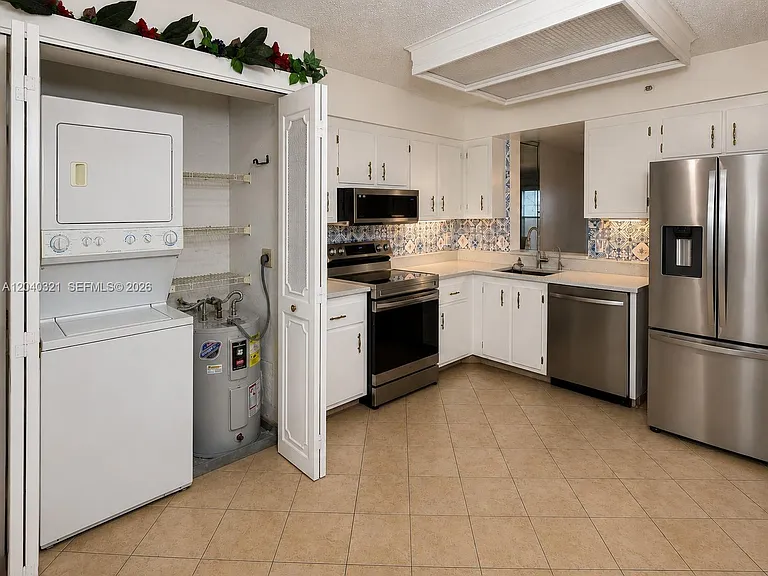 4550 NW 18th Ave #606 — Photo 10