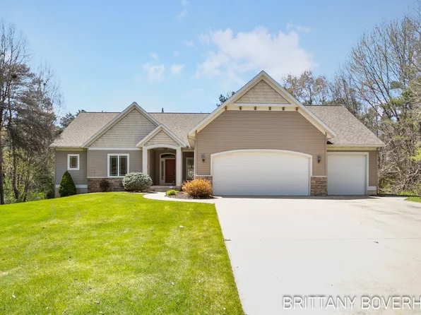 9469 Lake Gerald Dr NE, Sparta, MI 49345