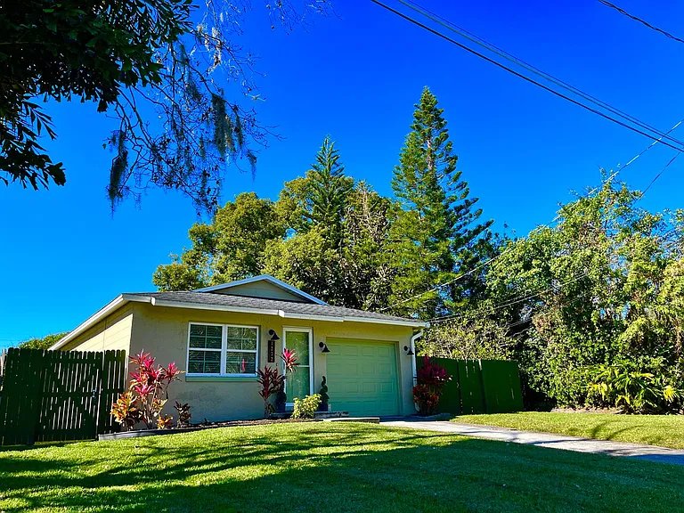 1232 Sasoon Ave — Photo 3